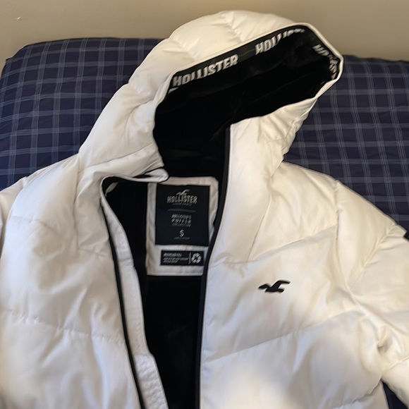 Hollister Winter Jacket - Picture 1 of 5